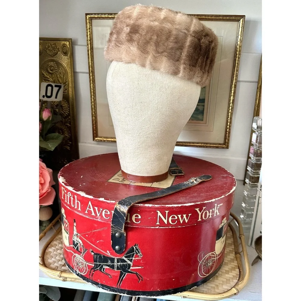 Vintage Dobbs Fifth Avenue Hat Box Horse + Buggy Women’s Mink Hat & Hat Block